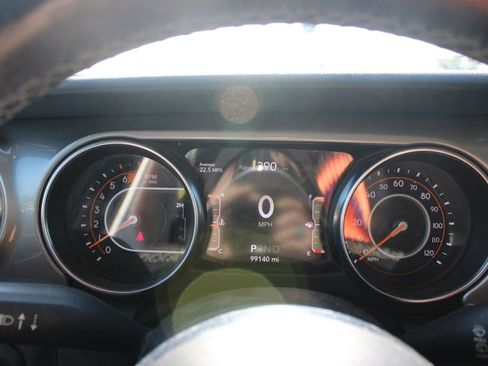 Used 2020 Jeep Wrangler Unlimited Sahara image 16