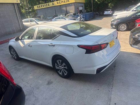 Used 2022 Nissan Altima 2.5 S FWD image 9