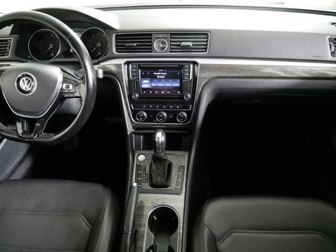 Used 2017 Volkswagen Passat 1.8T SE FWD image 10