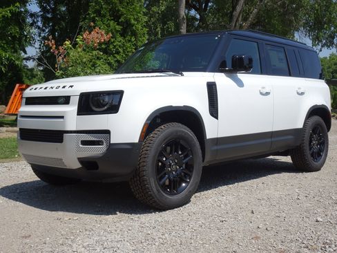 New 2025 Land Rover Defender 110 S image 2