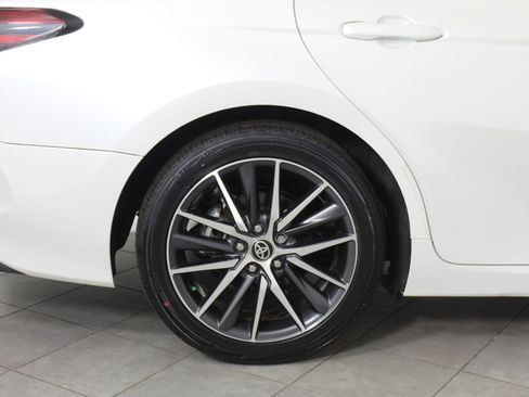 Used 2021 Toyota Camry XLE w/ Navigation Upgrade Package image 8