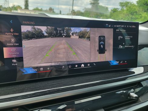 Used 2026 BMW X5 xDrive40i w/ Executive Package image 22