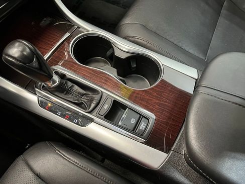Used 2017 Acura TLX w/ Technology Package image 6