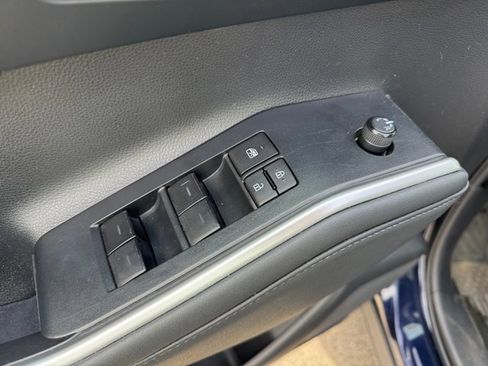 Used 2022 Toyota Highlander XLE AWD/4WD image 18