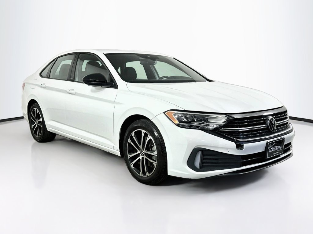 Used 2023 Volkswagen Jetta Sport FWD image 2