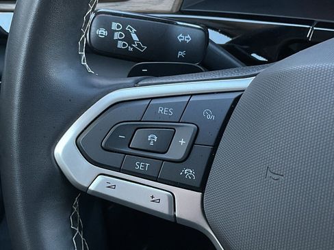 Used 2024 Volkswagen Atlas SE image 24