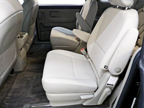 Used 2018 Kia Sedona L FWD image 9