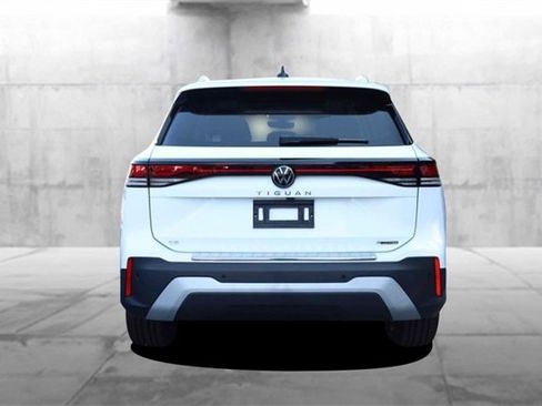 New 2025 Volkswagen Tiguan SE image 6