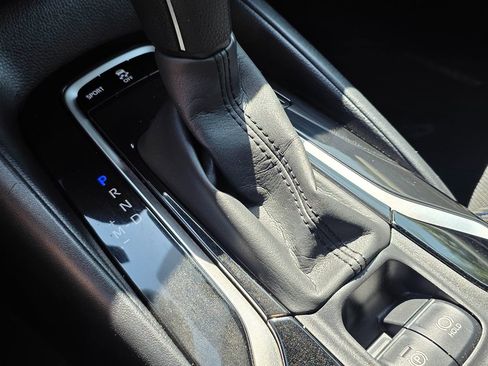 Used 2022 Toyota Corolla SE w/ Carpet Mat Package (TMS) FWD image 33
