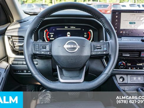 Used 2025 Nissan Rogue SL FWD image 27