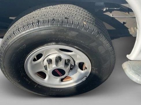 Used 2022 GMC Savana 2500 w/ Driver Convenience Package image 18