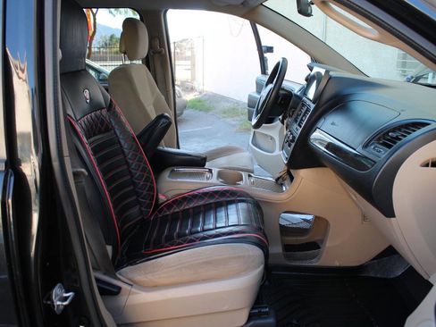 Used 2016 Dodge Grand Caravan SXT FWD image 36