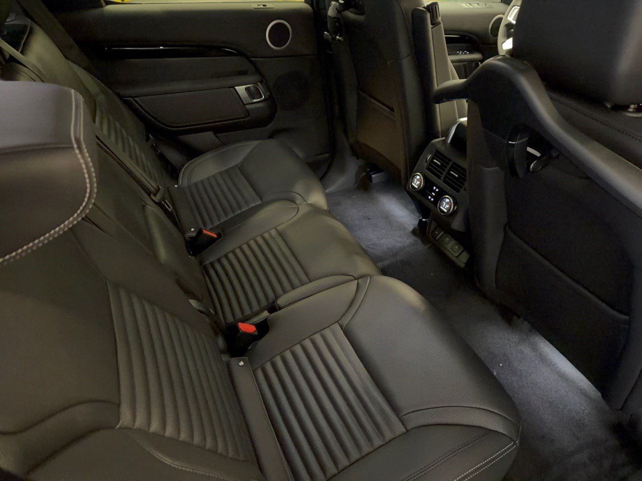 New 2026 Land Rover Discovery S AWD/4WD image 29