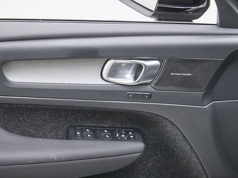 Certified 2024 Volvo XC40 B5 Plus w/ Protection Package Premier image 12