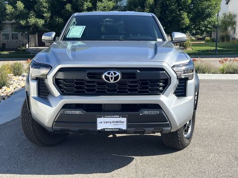 Used 2024 Toyota Tacoma TRD Off-Road AWD/4WD image 9