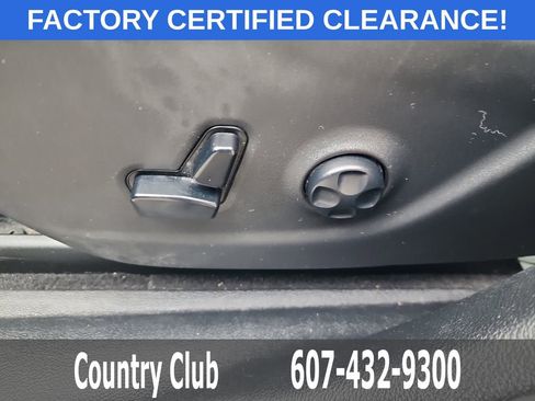 Used 2021 Jeep Cherokee Trailhawk AWD/4WD image 12