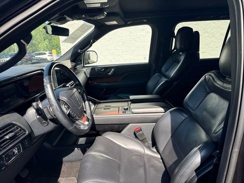 Used 2022 Lincoln Navigator L Reserve AWD/4WD image 9