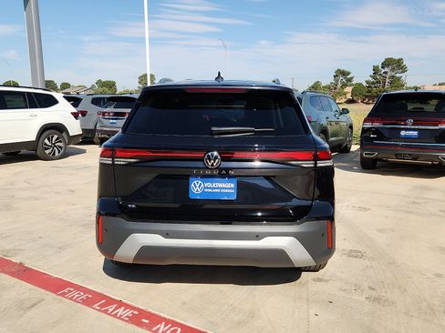 New 2026 Volkswagen Tiguan SE FWD image 6