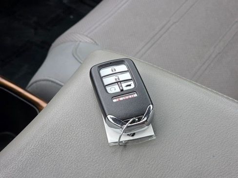Used 2022 Honda CR-V Touring image 32