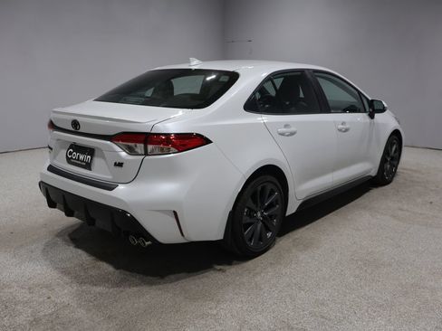 Used 2026 Toyota Corolla SE FWD image 2
