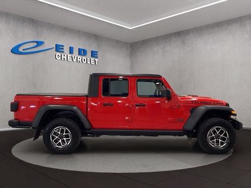 Used 2024 Jeep Gladiator Rubicon w/ Convenience Group AWD/4WD image 15