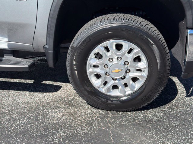 Used 2024 Chevrolet Silverado 2500 LTZ w/ LTZ Convenience Package AWD/4WD image 9