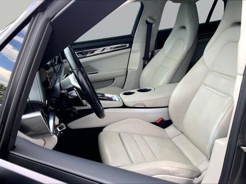 Used 2018 Porsche Panamera 4 w/ Premium Package Plus AWD/4WD image 17