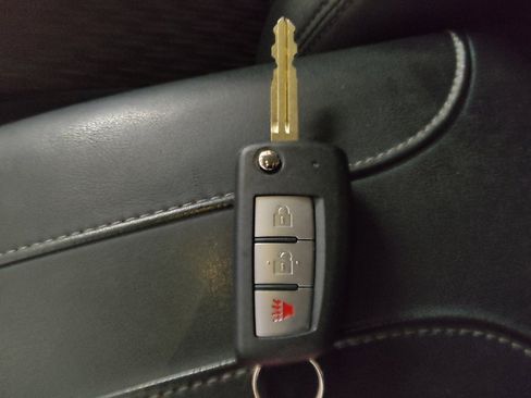 Used 2017 Nissan Rogue S image 32