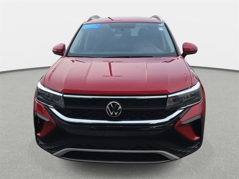 Used 2022 Volkswagen Taos SE image 2