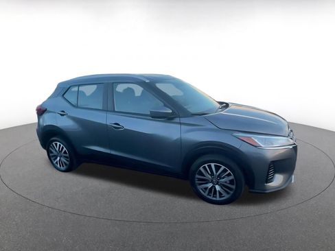 Used 2024 Nissan Kicks SV FWD image 2