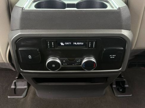 Used 2020 Ford Expedition XLT w/ Equipment Group 202A AWD/4WD image 26
