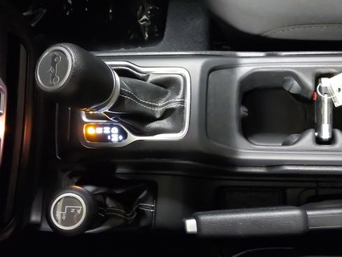 Used 2019 Jeep Wrangler Unlimited Sahara w/ Safety Group AWD/4WD image 21