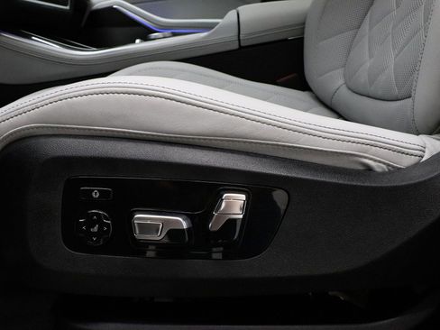 Used 2026 BMW X5 M60i image 21