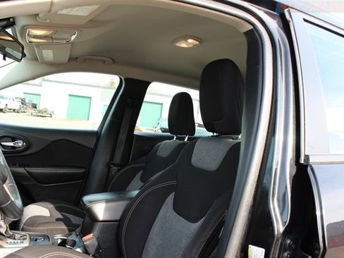 Used 2016 Jeep Cherokee Sport w/ Cold Weather Group image 10