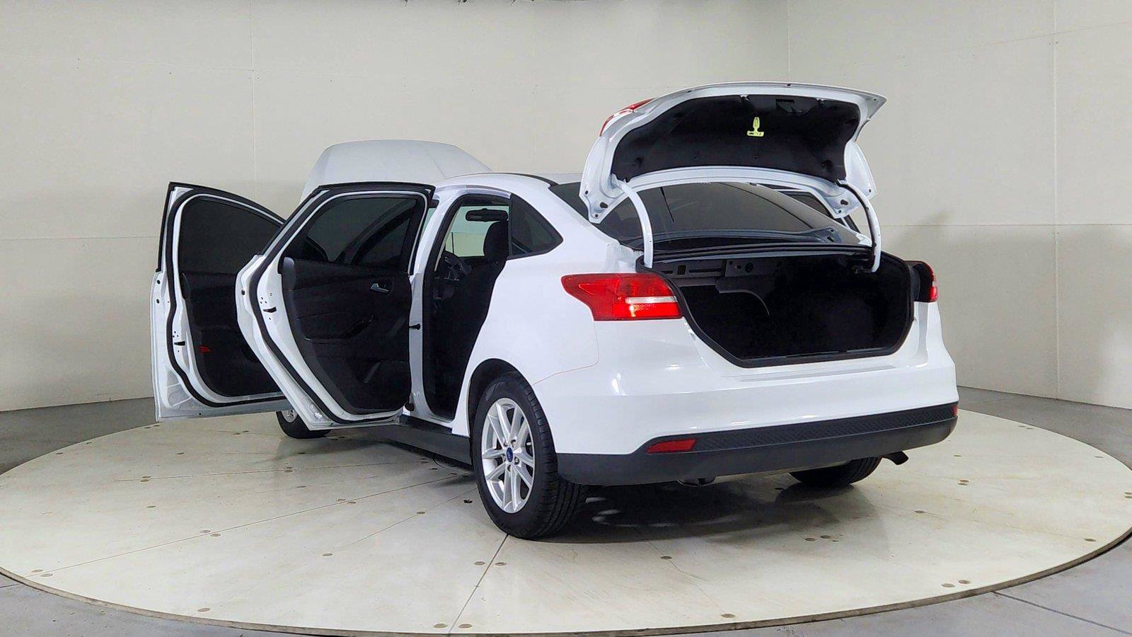 Used 2018 Ford Focus SE FWD image 11