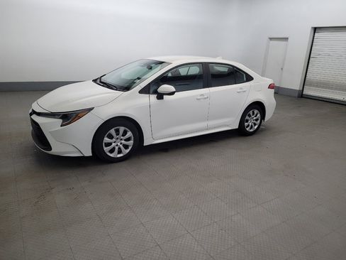 Used 2024 Toyota Corolla LE FWD image 2