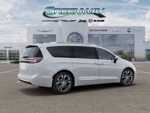 New 2026 Chrysler Pacifica Pinnacle FWD image 4