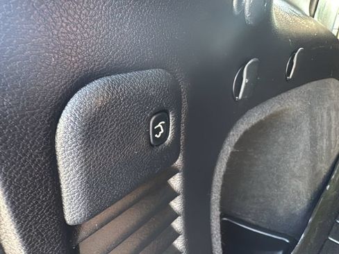 Used 2019 Jeep Grand Cherokee Altitude AWD/4WD image 28