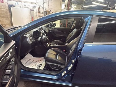Used 2018 MAZDA MAZDA3 Touring FWD image 12