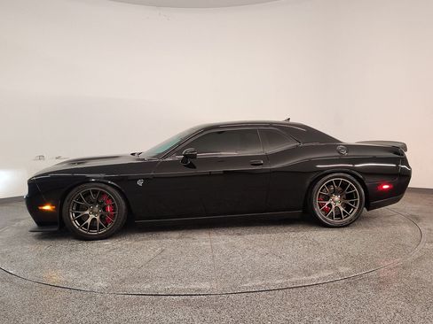 Used 2016 Dodge Challenger SRT Hellcat image 2