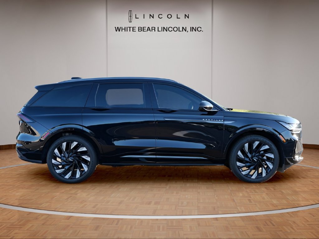 Used 2024 Lincoln Nautilus Reserve w/ Equipment Group 203A AWD/4WD image 11