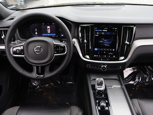 Used 2024 Volvo S60 B5 Plus image 19