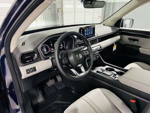 New 2025 Honda Pilot Touring image 23