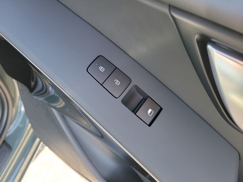 Certified 2025 Kia Niro EX FWD image 11