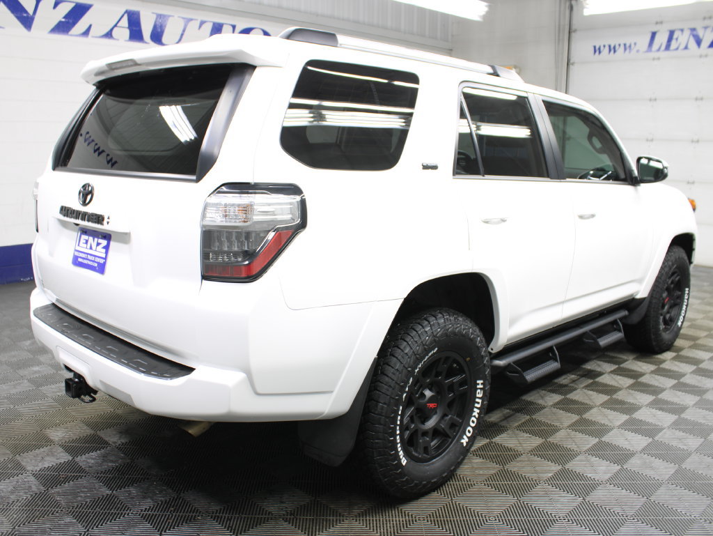 Used 2022 Toyota 4Runner SR5 Premium w/ Moonroof Package AWD/4WD image 5