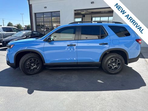 Used 2025 Honda Pilot TrailSport image 4