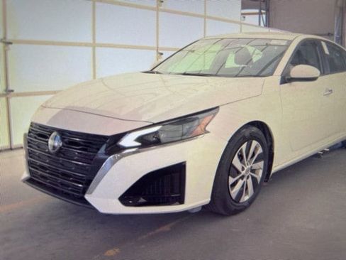 Certified 2023 Nissan Altima 2.5 S image 3