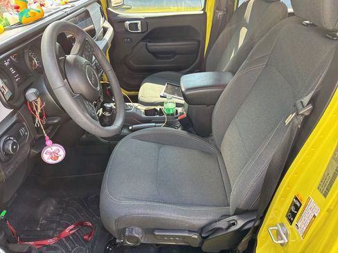 Used 2024 Jeep Wrangler Sport S image 7