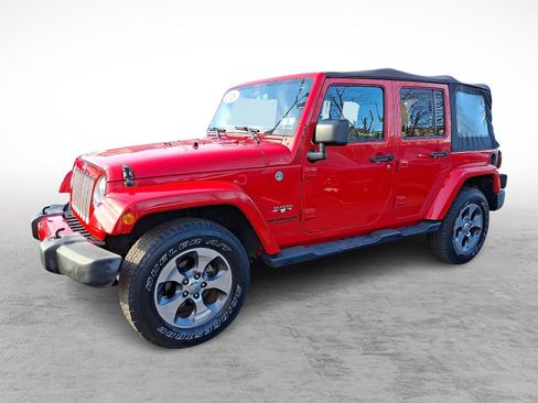 Used 2016 Jeep Wrangler Unlimited Sahara w/ Connectivity Group image 4