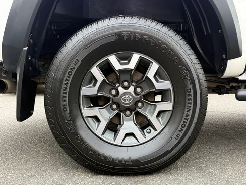 Used 2018 Toyota Tacoma TRD Off-Road AWD/4WD image 31